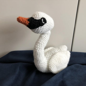 Swan amigurumi
