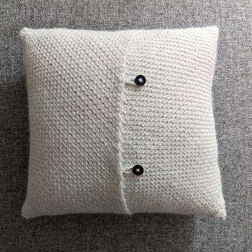 Diametro Throw Pillow