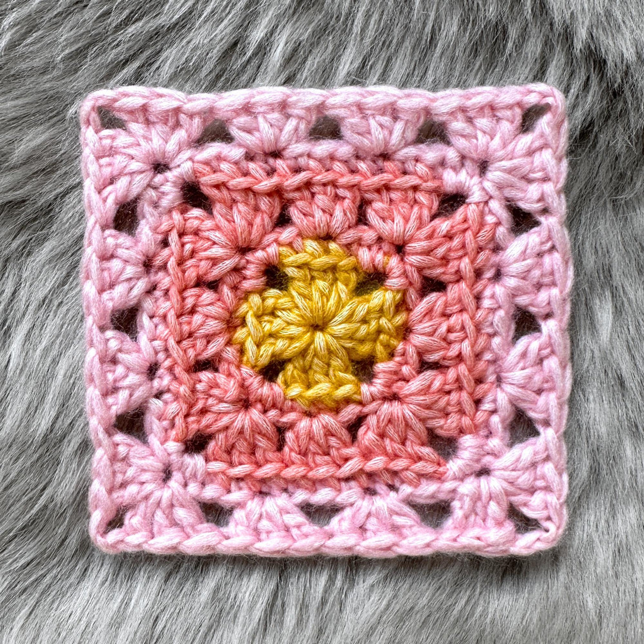 Back Loop Classic granny Square