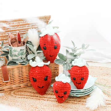Crochet Strawberry (Fragola Family)