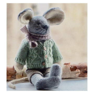 2 Little mouse Theo and Kitsy in English