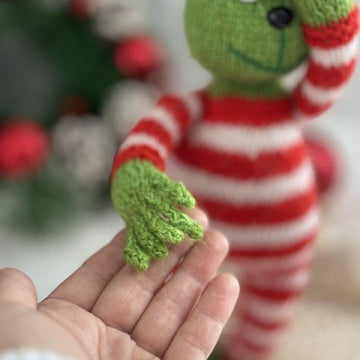 Baby Grinch Christmas knitting pattern