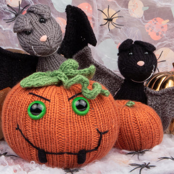 Bats and Pumpkins in Deramores Studio Anti-Pilling DK - Downloadable PDF