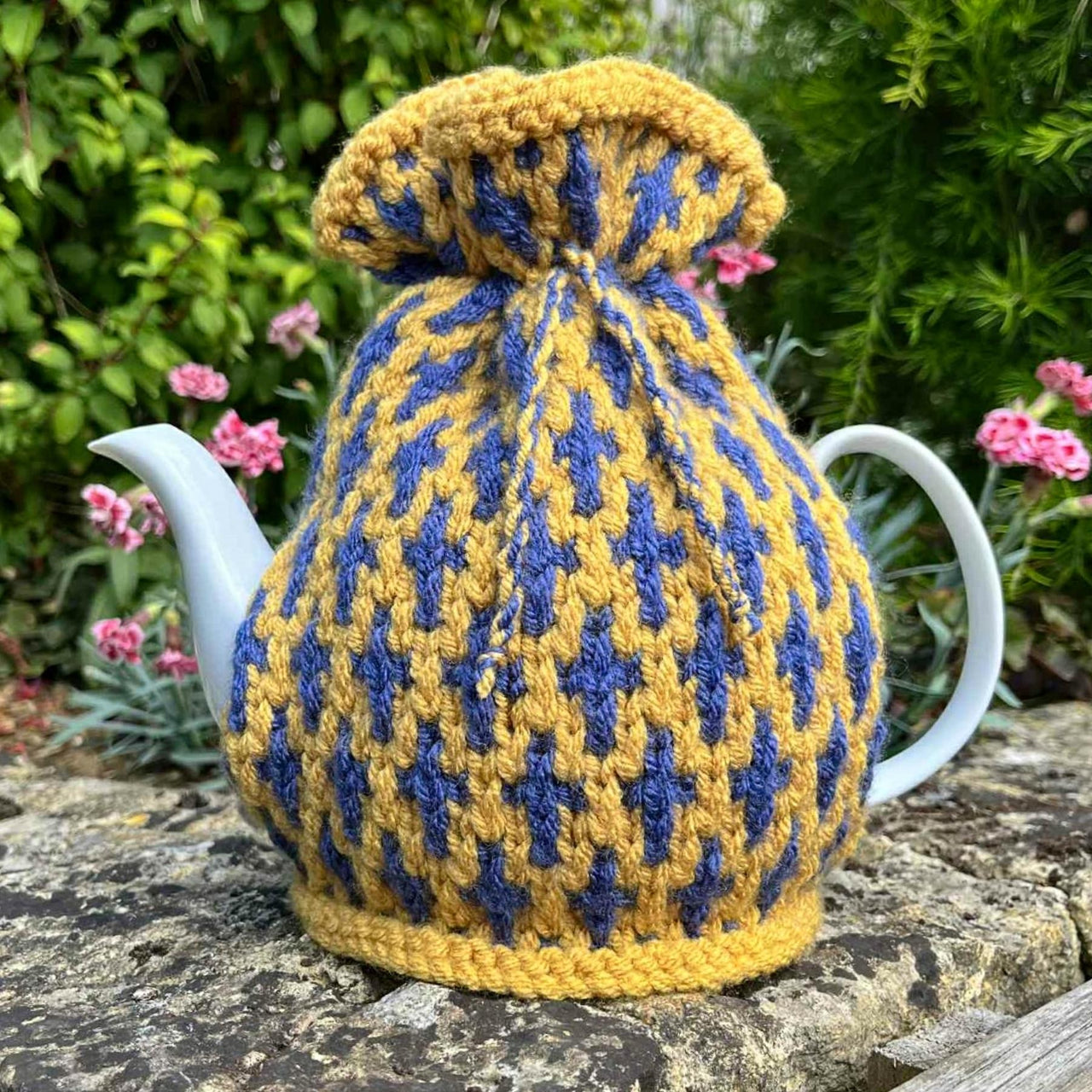 Medieval Cross 4 Cup Teapot Cosy Knitting Pattern