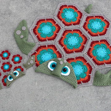 Hooded Sea Turtle Blanket