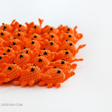 Little amigurumi crab