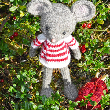 Little mouse golfer