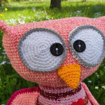 Scrap yarn owl