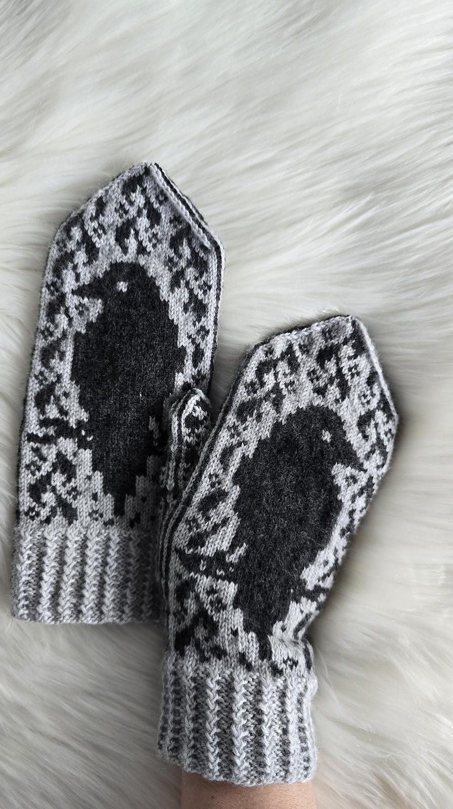 To Catch A Crow Mittens