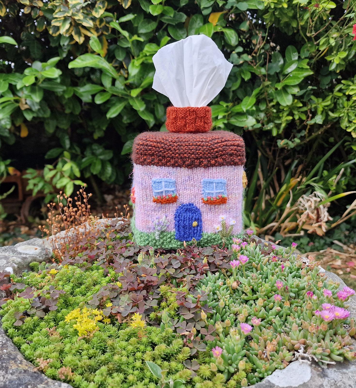 Cosy Cottage Tissue Box Cover