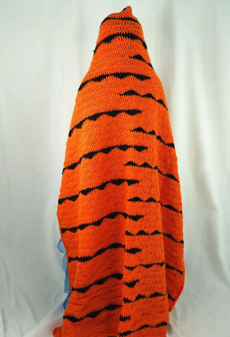 Anthem Tiger Hooded Blanket in Cascade Yarns Anthem - W735 - Downloadable PDF