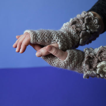 Lovers of flowers mittens
