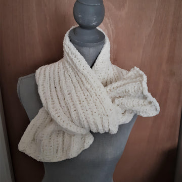 Brioche Chenille Keyhole Scarf
