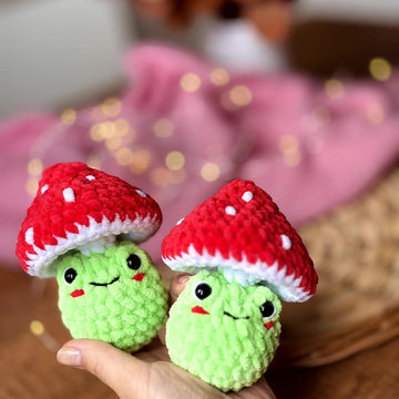 Mushroom frog amigurumi