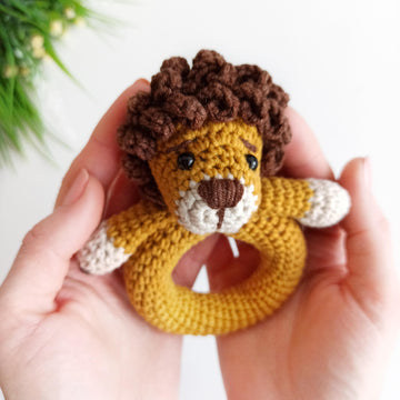 Lion baby rattle crochet pattern
