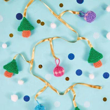 Trees and Baubles Garland