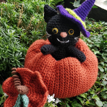 Kit Cat the Halloween Cat with Pumpkin