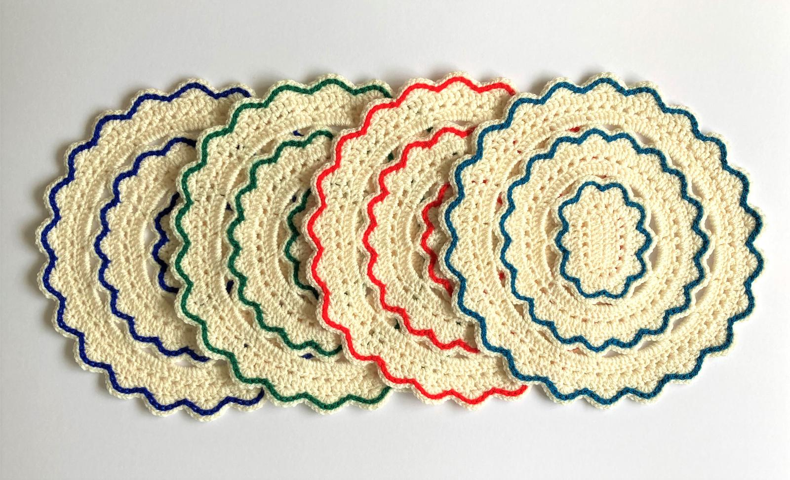 Oval placemat by HueLaVive
