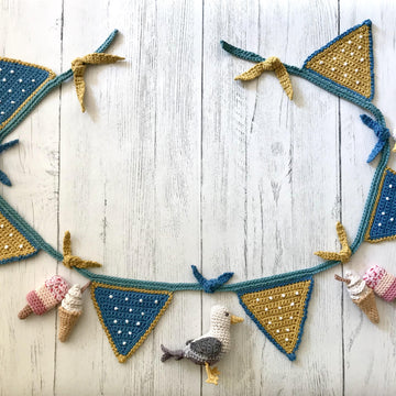 Seaside wreath and bunting