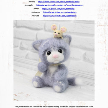 Kitten Persik with mouse