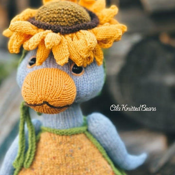Goose Clothes Knitting Pattern – The Gardener Outfit | Storybook Wardrobe Collection