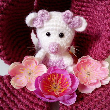 230 Little Mouse with a Flower House
