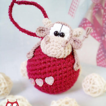 280 Cow, Bull on a bauble