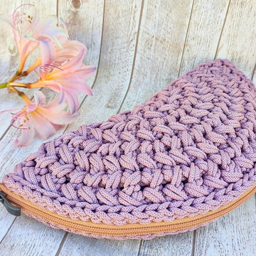 One-Piece Half Moon Clutch | Seamless Crochet Bag Pattern
