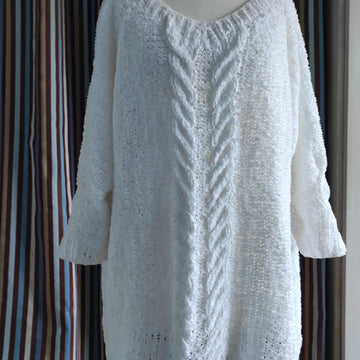 Knitting instructions for a white jumper with cable and twist patterns. Size XXXL.