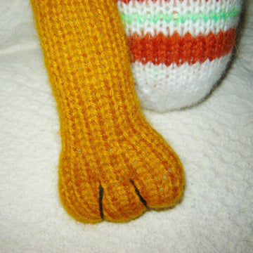 Toy Knitting Patterns -Knit Lion toy made of yarn
