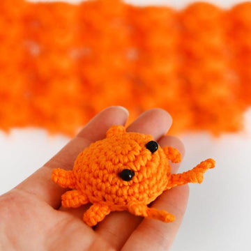 Little amigurumi crab