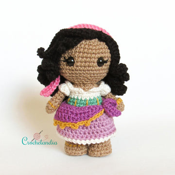 Esmeralda amigurumi doll - crochet pattern by Crochelandia