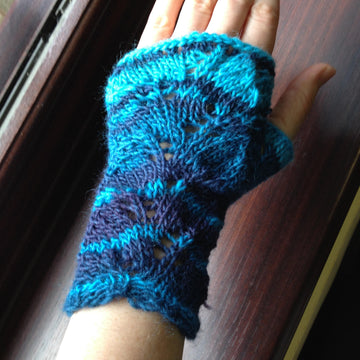 Leafy DK Fingerless Gloves