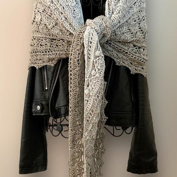 Flat Triangular Scarf "Admete"