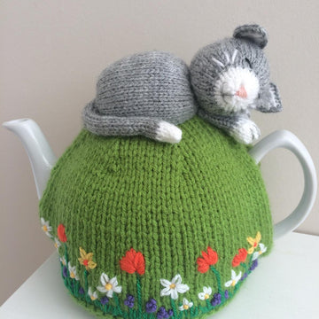 Cat nap tea cosy