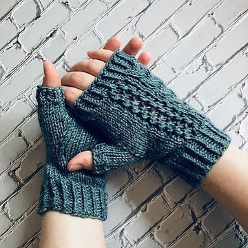 Twists and turns mitts