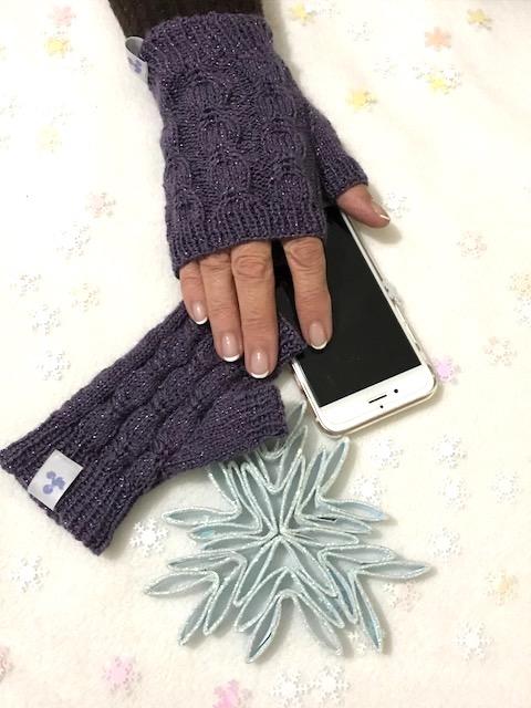 Fingerless gloves Kelly with cables