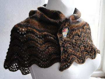Feathers Shawlette