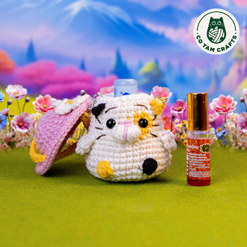 Calico cat lip balm holder