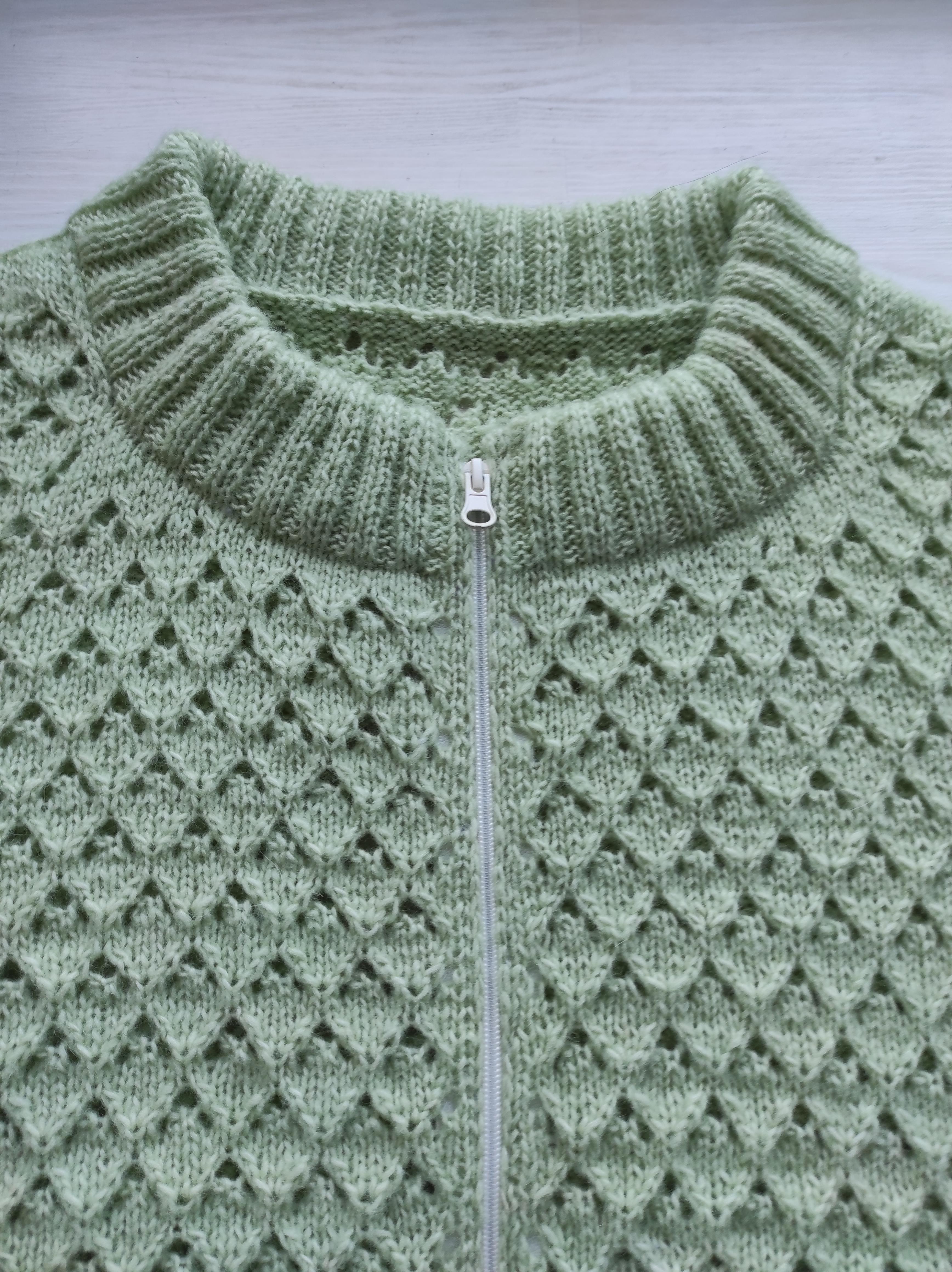 Instructions for knitting a zippered jacket with a patterned pattern Size XXL