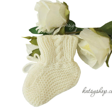 Baby booties with cable