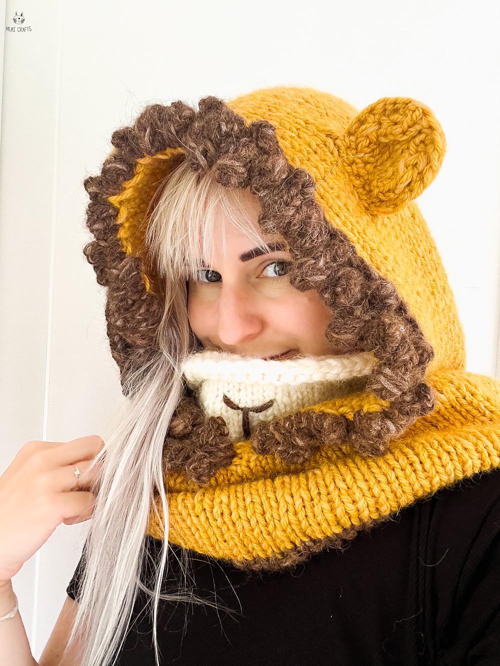 Leon lion hooded cowl
