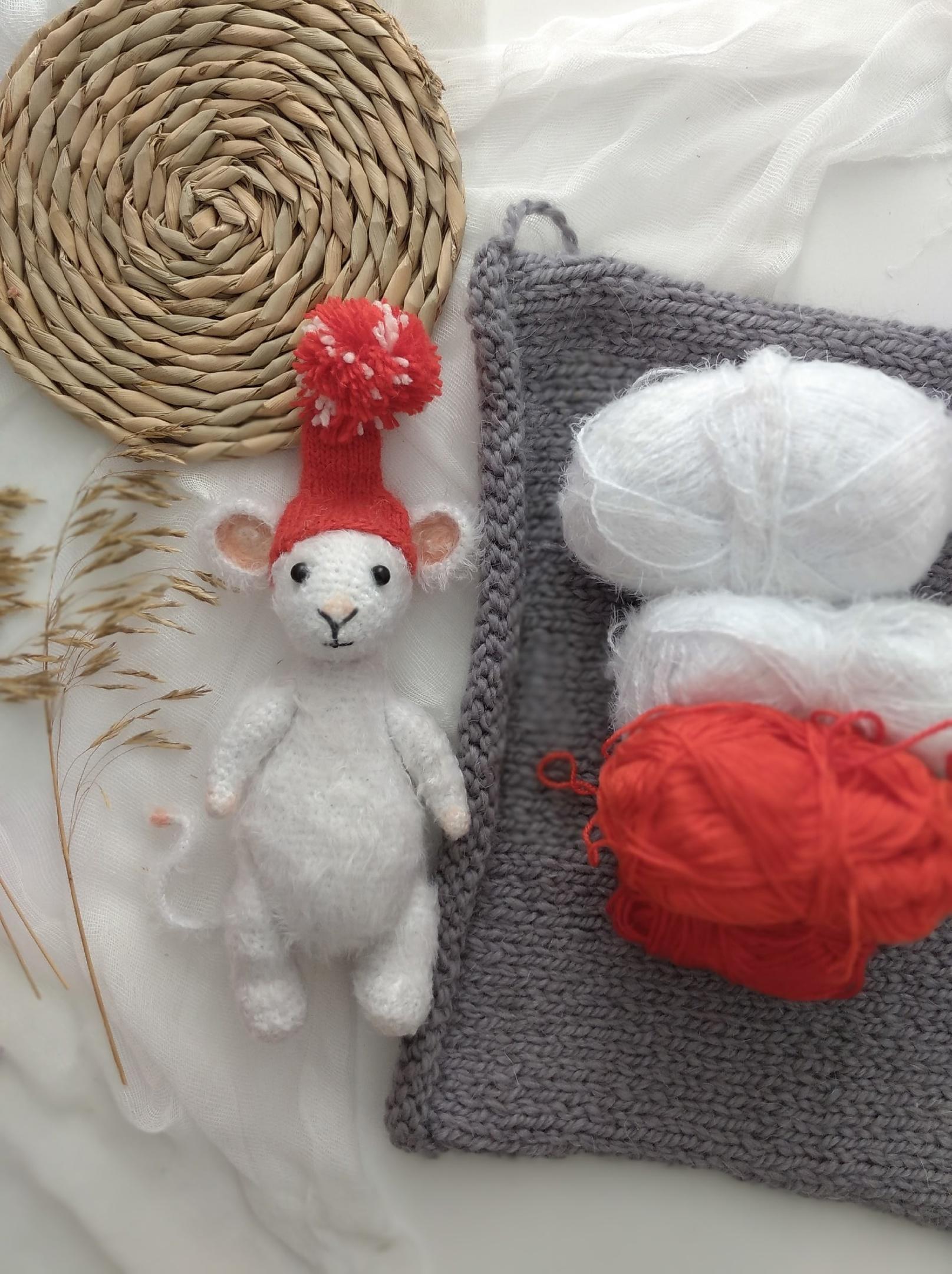 Mouse crochet pattern. Fluffy mouse pattern.