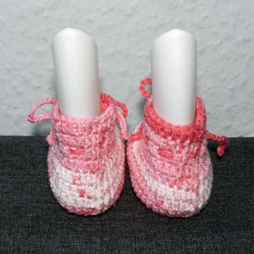 Häkelanleitung für die süßen Babyschühchen nur aus Stäbchen