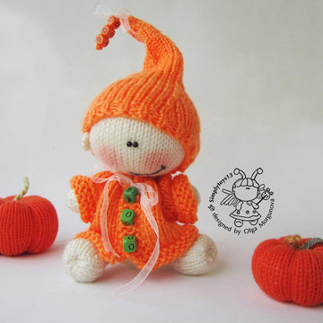 Pebble doll Halloween BOO and two pumpkins