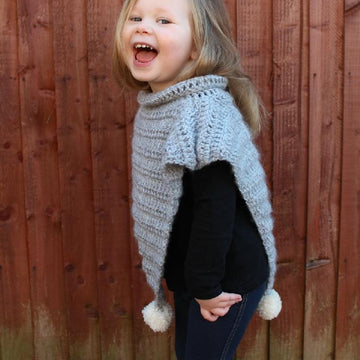 P02 Pom Pom Poncho