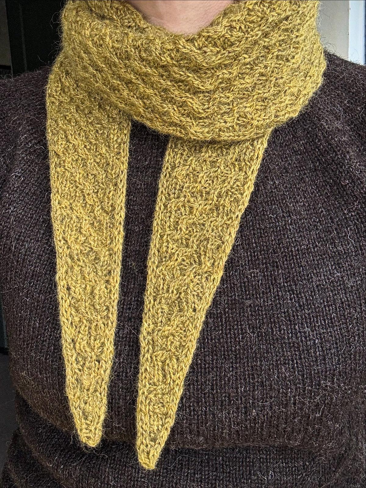 Saltash Triangular Scarflette