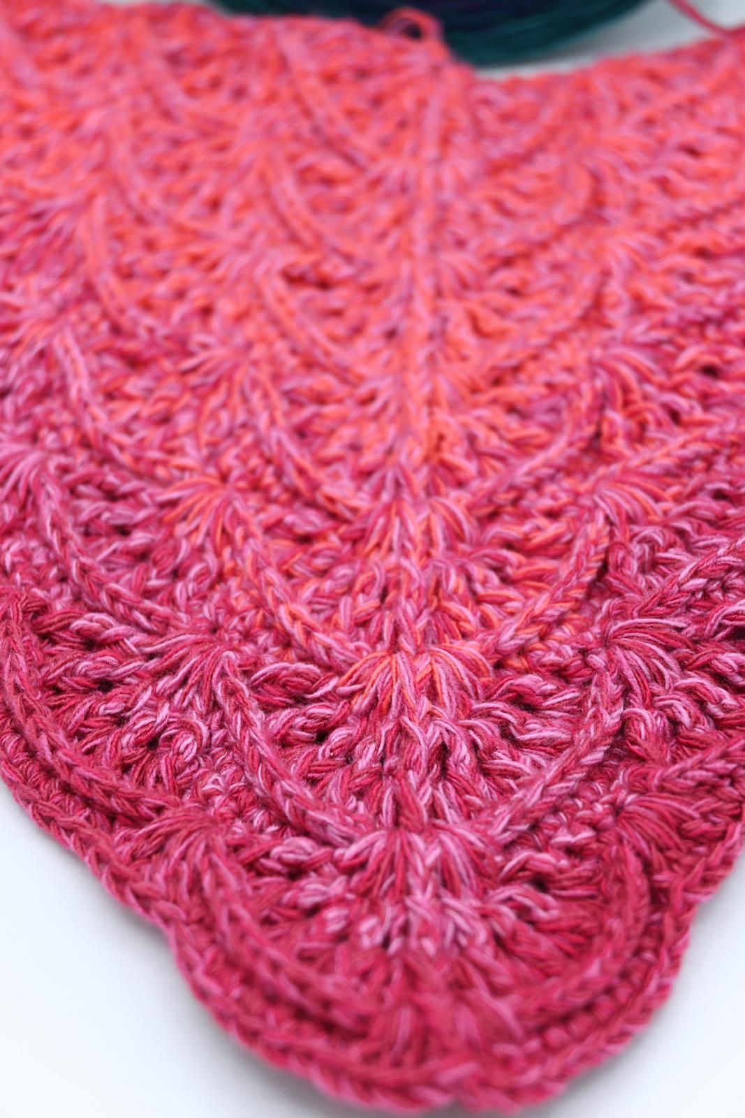 Triangular shawl "Aurelia"