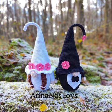 Gnome bride and groom