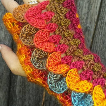 Dragon Scale Stripe Mitts